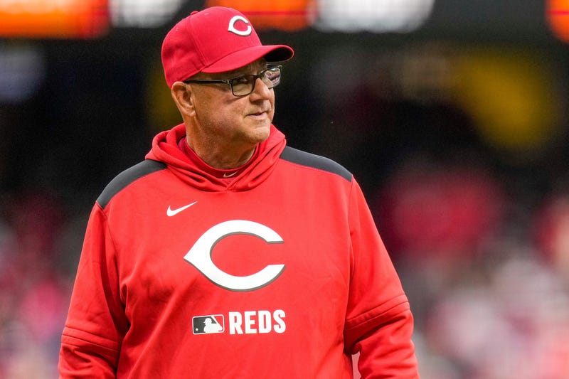 Terry Francona walking as Reds manager