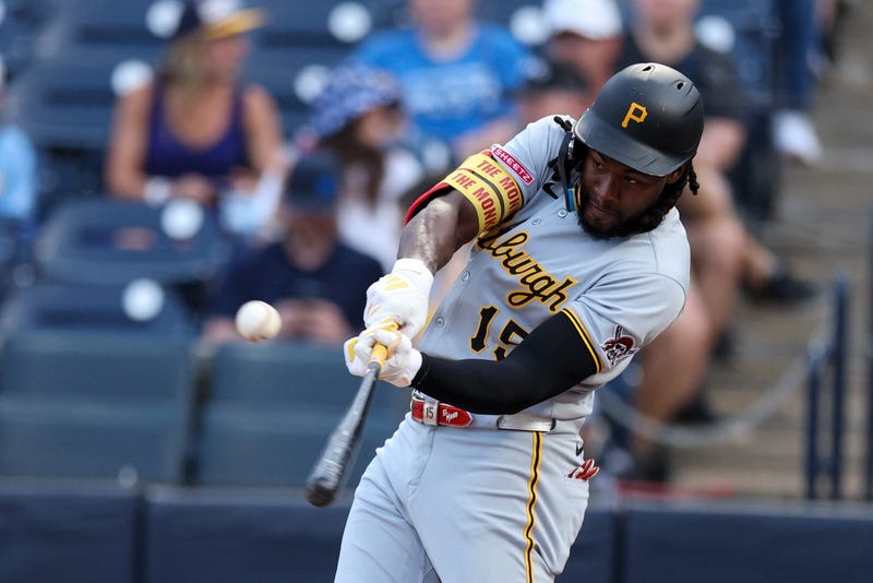 Oneil Cruz hitting