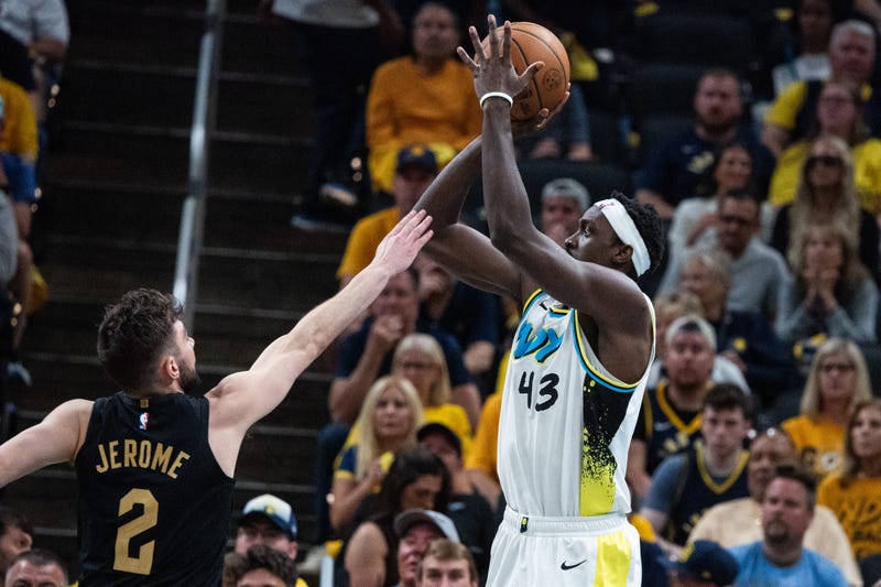  Indiana Pacers forward Pascal Siakam (43) shoots the ball while Cleveland Cavaliers guard Ty Jerome (2) defends during game four of the second round for the 2025 NBA Playoffs at Gainbridge Fieldhouse