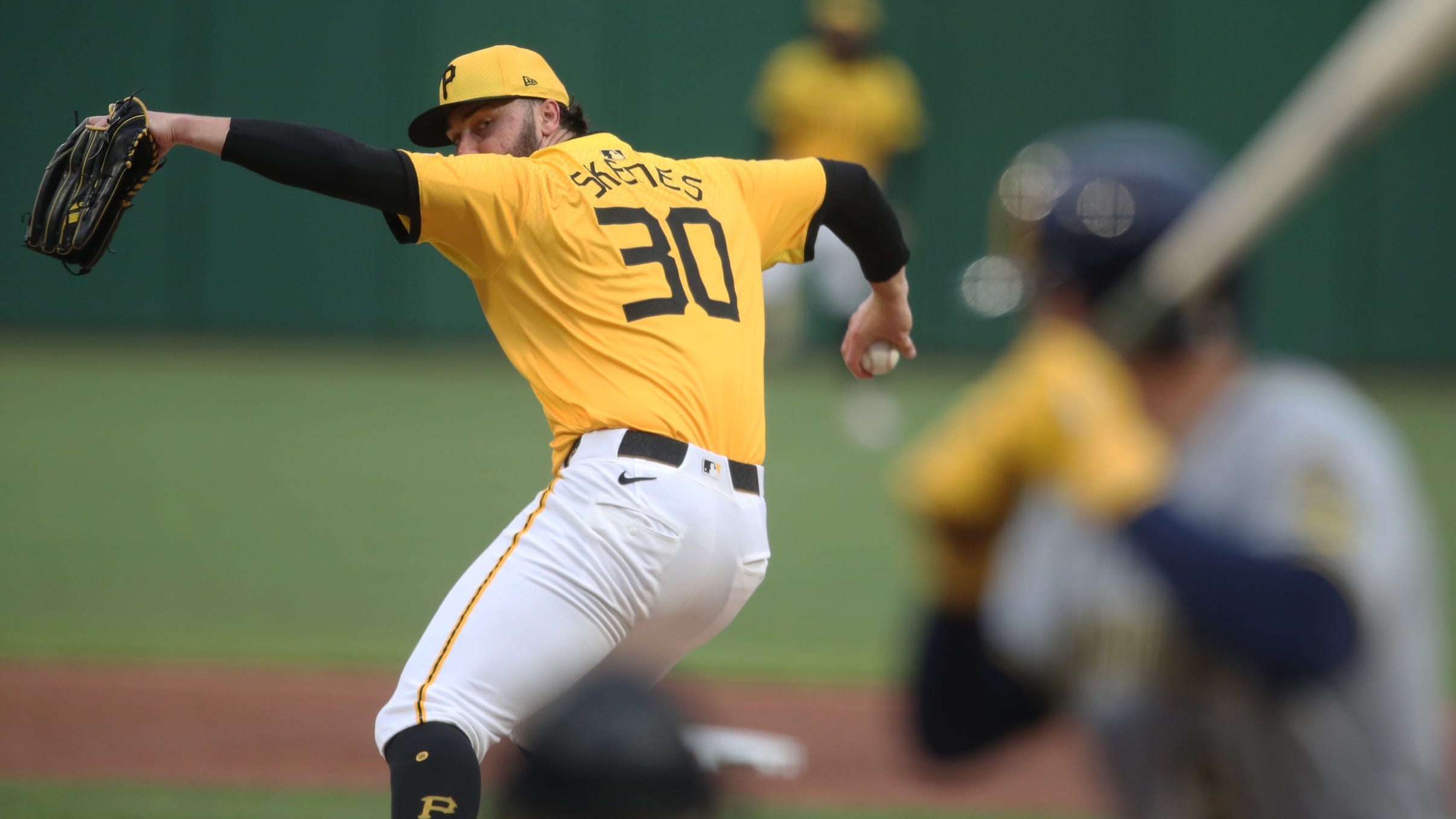 Pirates rally twice beat Brewers in 10th, Skenes gives up run, no-decision