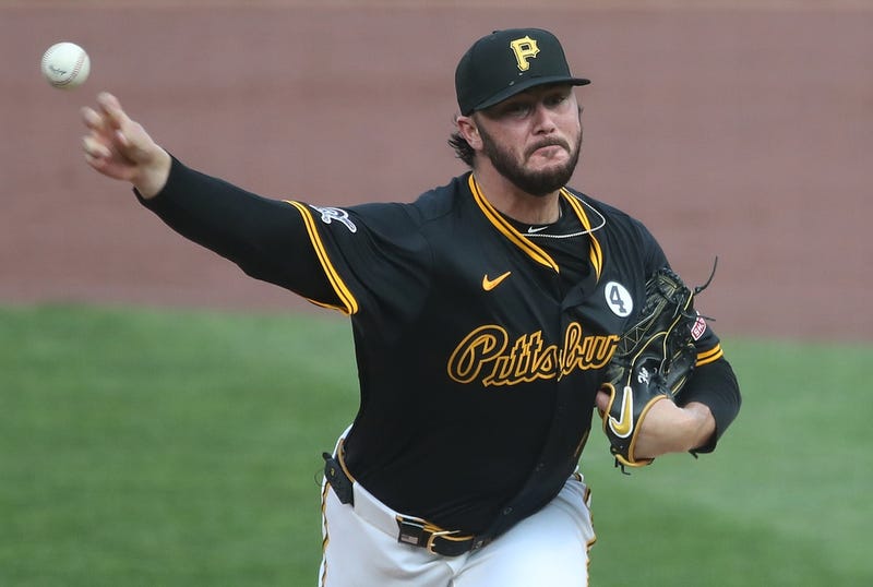Paul Skenes pitching