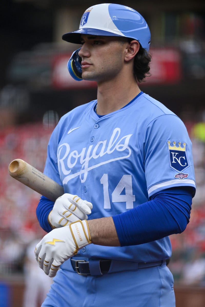 Kansas City Royals designated hitter Jac Caglianone (14) stands on deck in the first inning of his Major League Baseball debut against the St. Louis Cardinals at Busch Stadium.