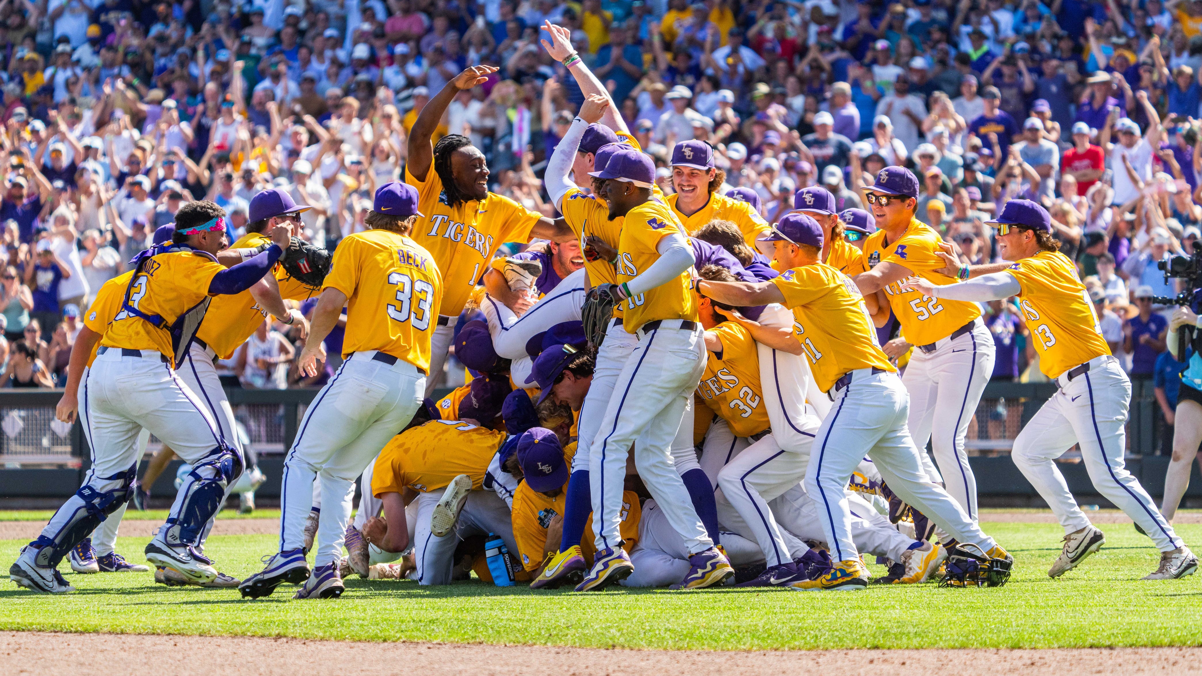 Look: LSU baseball dogpiles after winning 8th national title