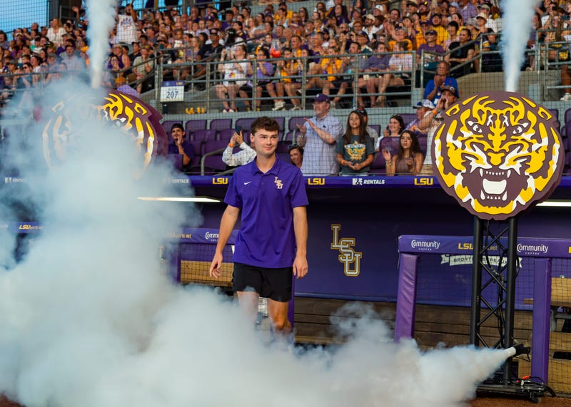 Kade Anderson celebrating LSU baseball's national title