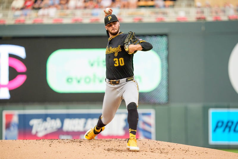 Paul Skenes pitching
