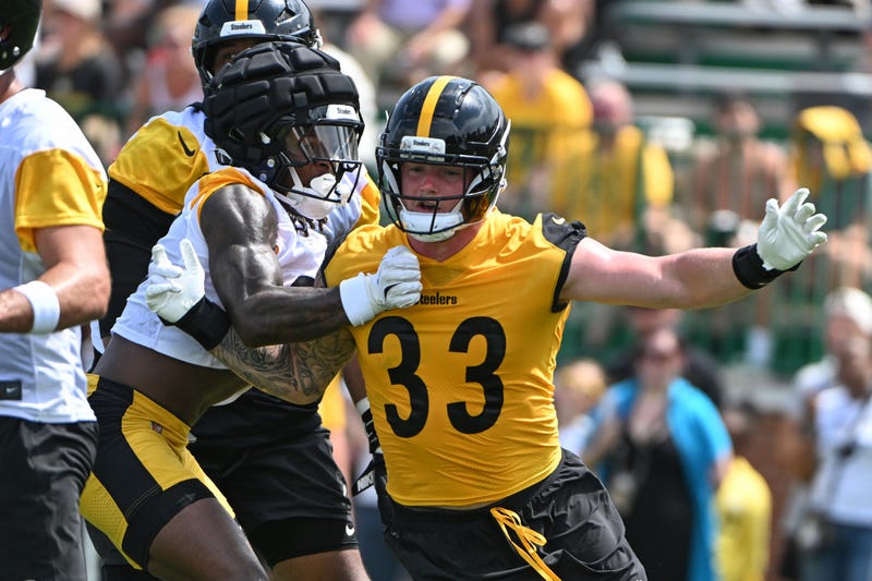 Jack Sawyer against Kaleb Johnson in practice