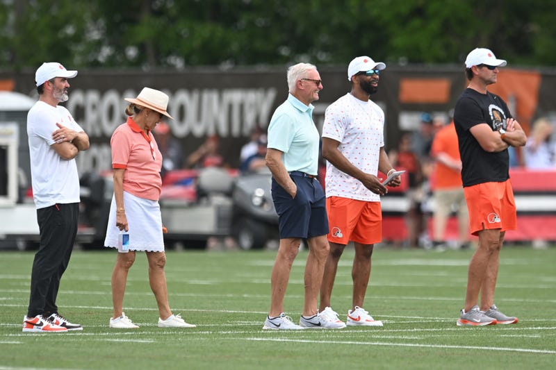 Jul 28, 2025; Berea, OH, USA; Cleveland Browns head coach Kevin Stefanski, left, managing and principal partners Dee Haslam, second left, and Jimmy Haslam, middle, and executive vice president, football operations & general manager Andrew Berry, and executive vice president, partner JW Johnson, right, watch during training camp at CrossCountry Mortgage Campus. 