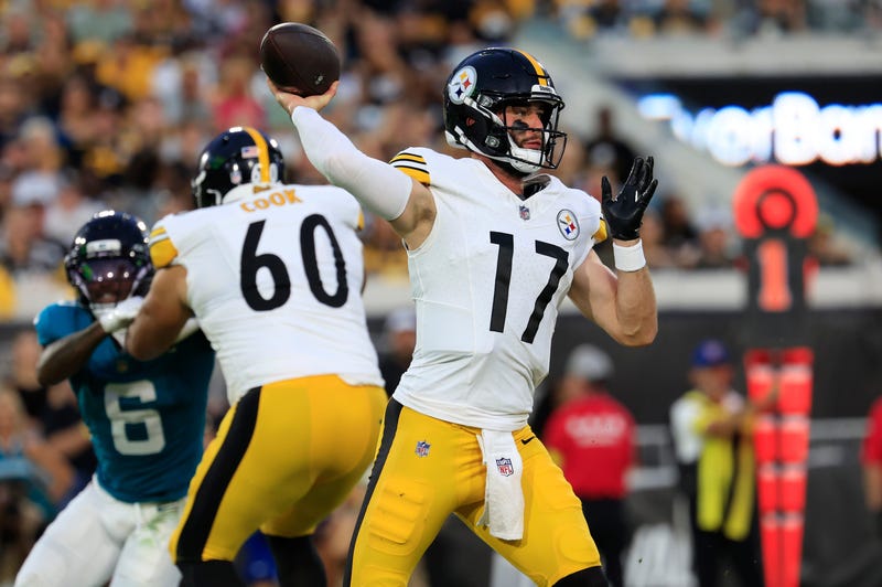 Skylar Thompson throwing in preseason