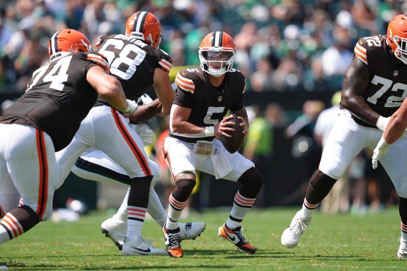 Cleveland Browns quarterback Dillon Gabriel (5) scrambles from the pocket against the Philadelphia Eagles in the first half at Lincoln Financial Field.