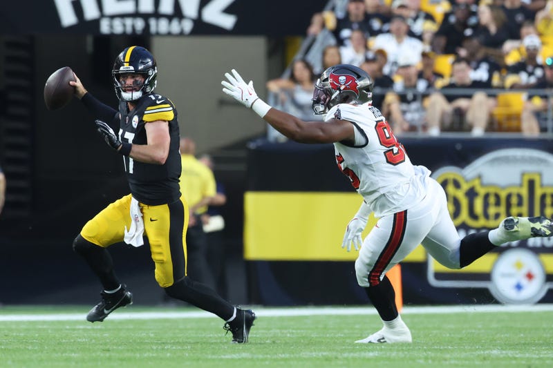 Skylar Thompson running from Tampa Bay defender
