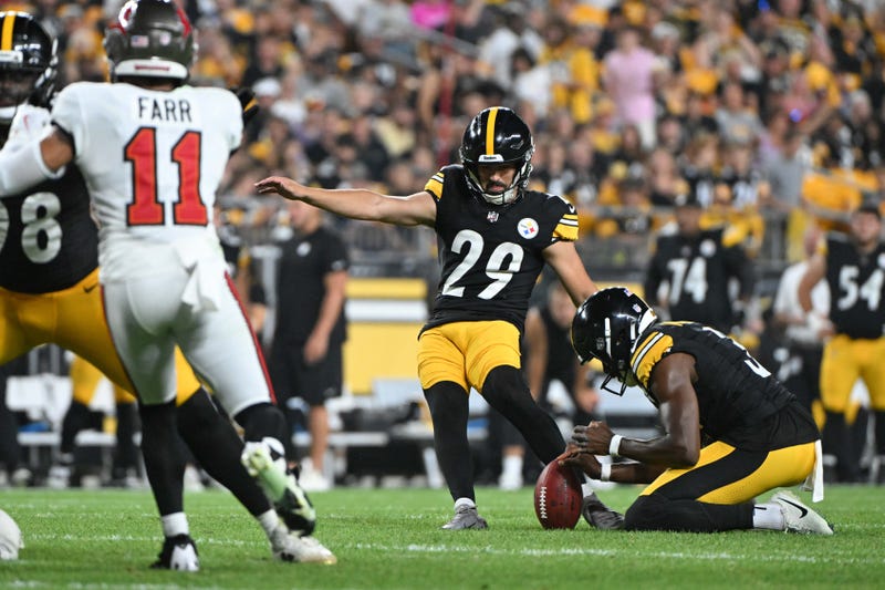 Ben Sauls kicking for Steelers in preseason