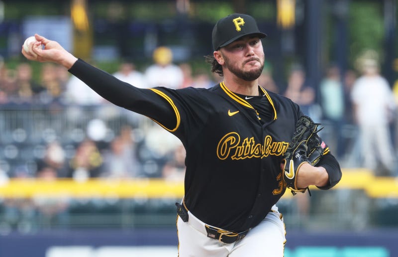 Paul Skenes pitching
