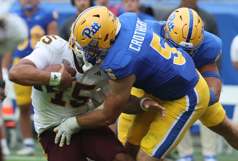 Zach Crothers sack against Central Michigan