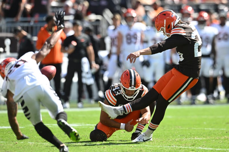 Cleveland Browns place kicker Andre Szmyt (25) misses a field goal during the second half against the Cincinnati Bengals at Huntington Bank Field.