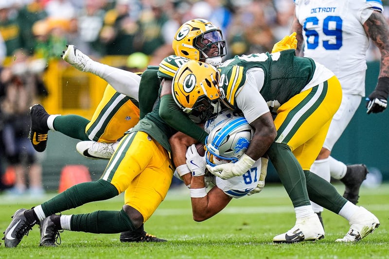 Detroit Lions tight end Sam LaPorta (87) makes a catch against Green Bay Packers linebacker Edgerrin Cooper (56) an defensive tackle Colby Wooden (96) during the second half at Lambeau Field in Green Bay, Wis., on Sunday, September 7, 2025.