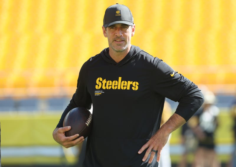 Aaron Rodgers in practice