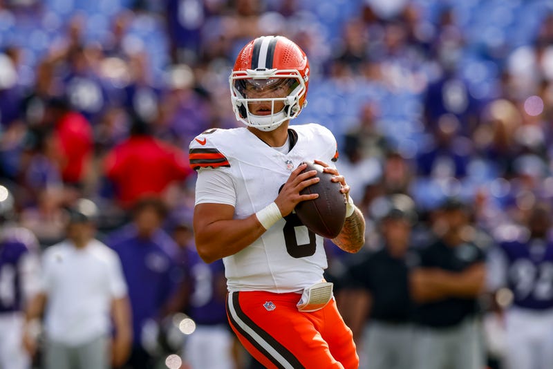 Dillon Gabriel looks to make a pass during the fourth quarter at M&T Bank Stadium.