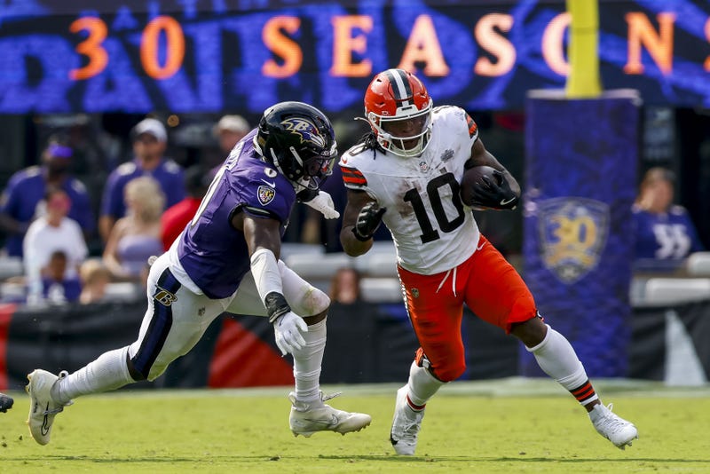 Sep 14, 2025; Baltimore, Maryland, USA; Cleveland Browns running back Quinshon Judkins (10) runs the ball against Baltimore Ravens linebacker Roquan Smith (0) during the fourth quarter at M&T Bank Stadium.