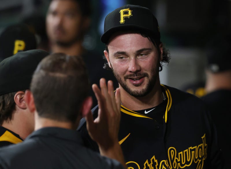 Paul Skenes congratulated in dugout