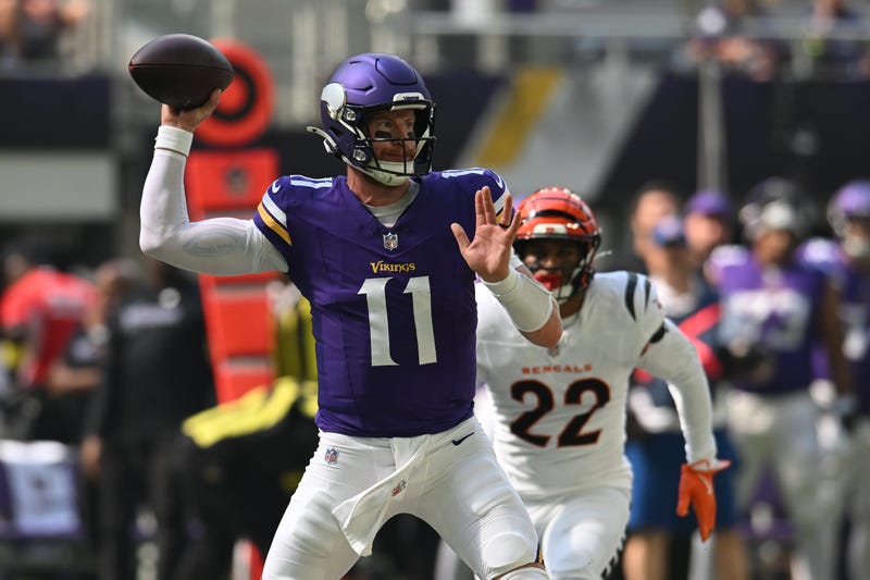 Carson Wentz throwing vs Bengals