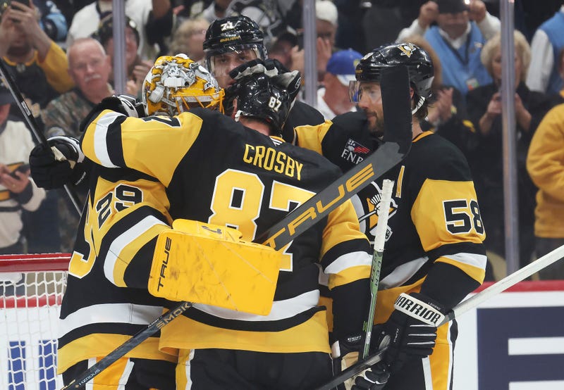 Sidney Crosby hugging Marc-Andre Fleury