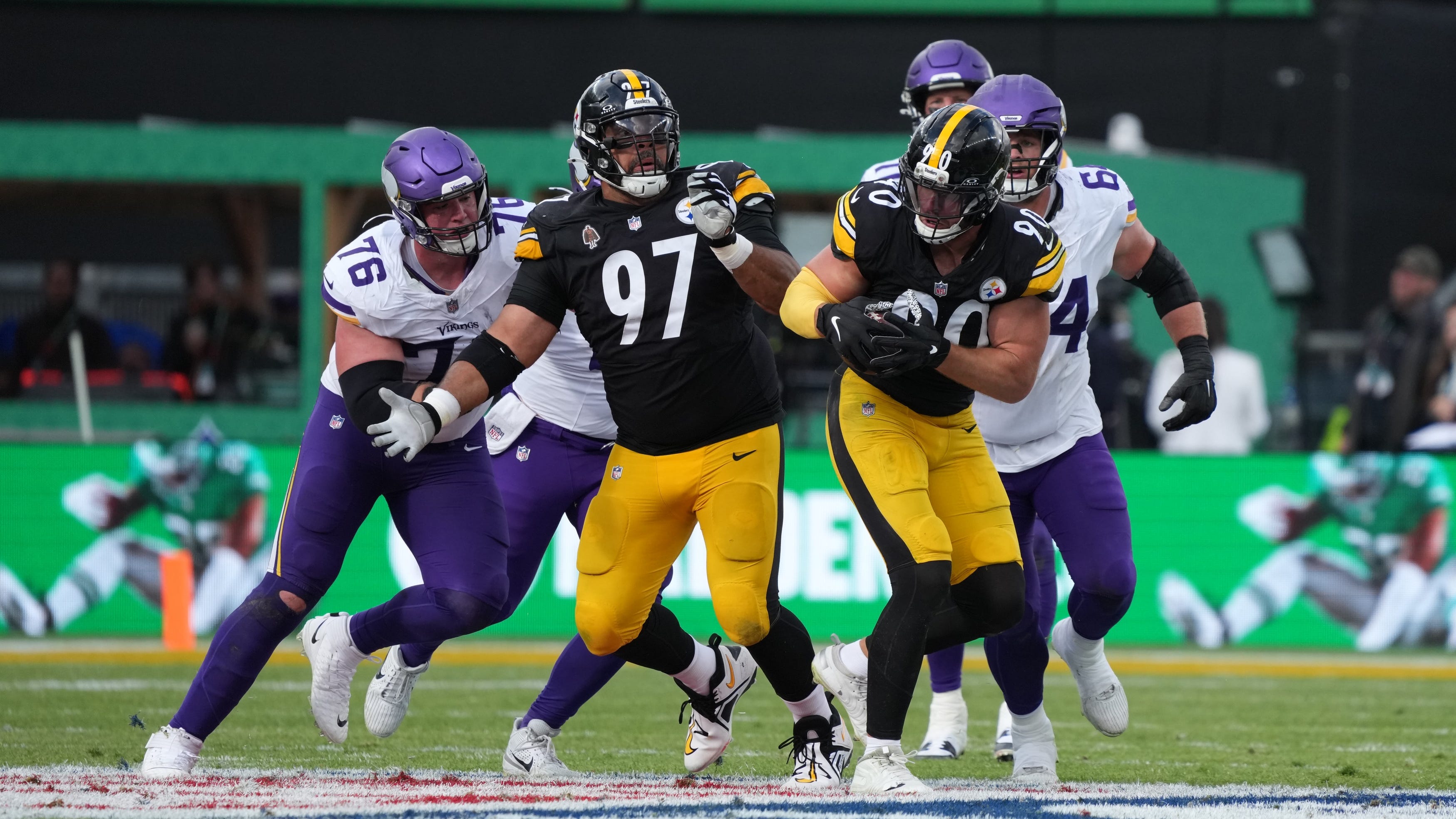 Still with issues, Steelers defense splashes in win in Ireland