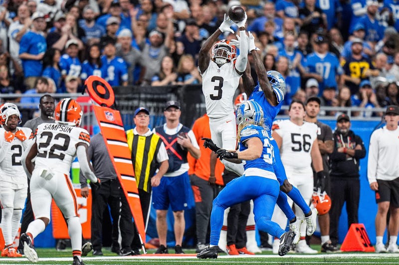 Cleveland Browns wide receiver Jerry Jeudy (3) tries to makes a catch against Detroit Lions cornerback D.J. Reed (4) during the first half at Ford Field in Detroit on Sunday, Sept. 28, 2025.
