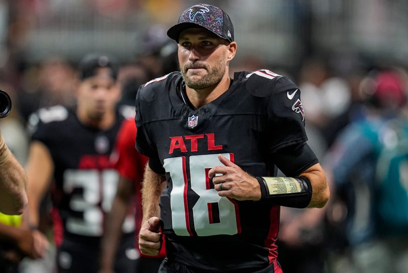 Atlanta Falcons quarterback Kirk Cousins (18) on the field during the game against the Washington Commanders at Mercedes-Benz Stadium.