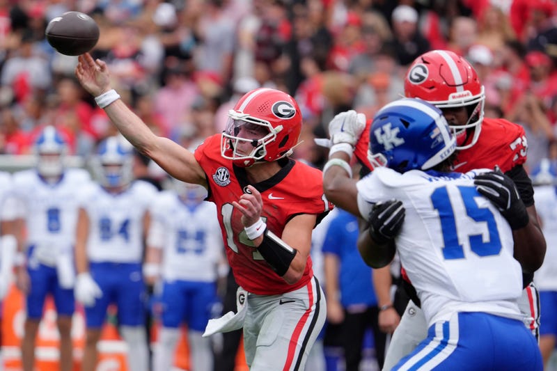 Georgia quarterback Gunner Stockton (14) throws a pass during the first half of a NCAA college football game against Kentucky in Athens, Ga.
