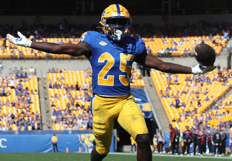 Ja'Kyrian Turner running for TD with arms out