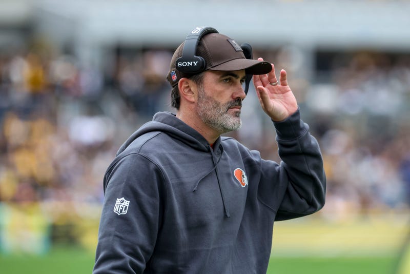 Oct 12, 2025; Pittsburgh, Pennsylvania, USA; Cleveland Browns head coach Kevin Stefanski during the first quarter at Acrisure Stadium. Mandatory Credit: Charles LeClaire-Imagn Images