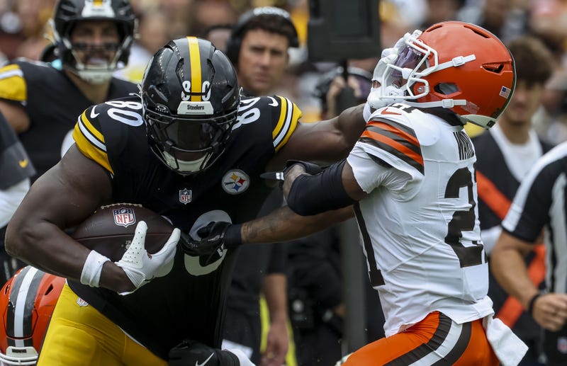 Darnell Washington stiff arm against Cleveland