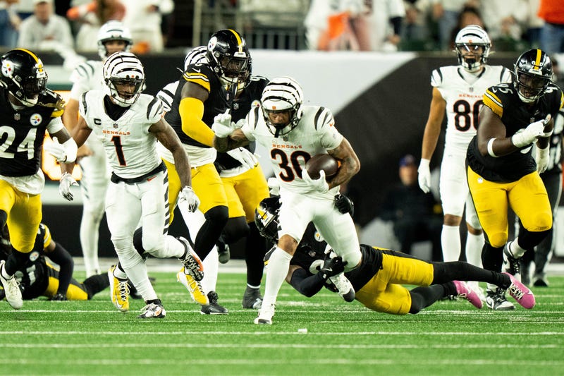 Chase Brown running for Bengals