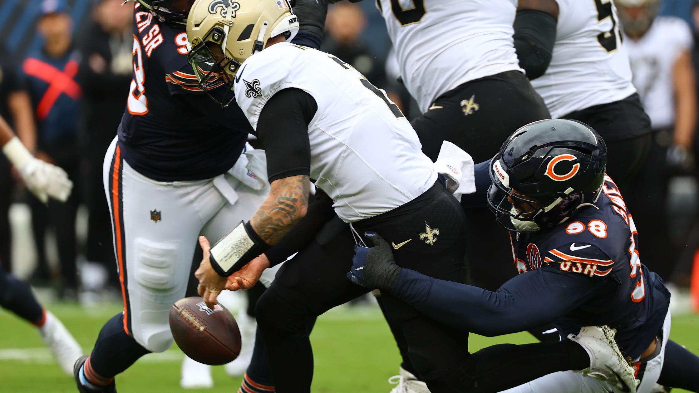 Slow start, turnovers doom Saints in uneven loss to Bears