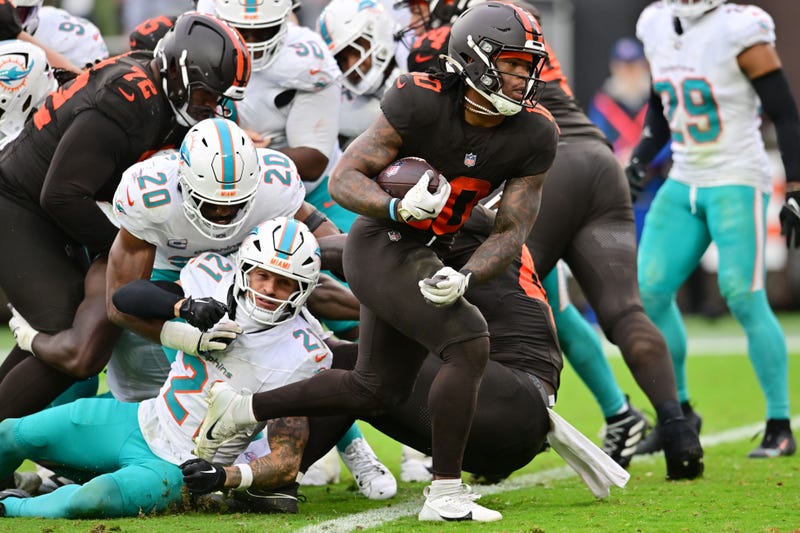 Cleveland Browns running back Quinshon Judkins (10) scores a touchdown during the second half against the Miami Dolphins at Huntington Bank Field