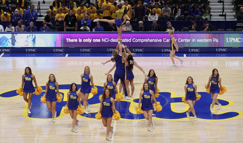 Pitt cheerleaders