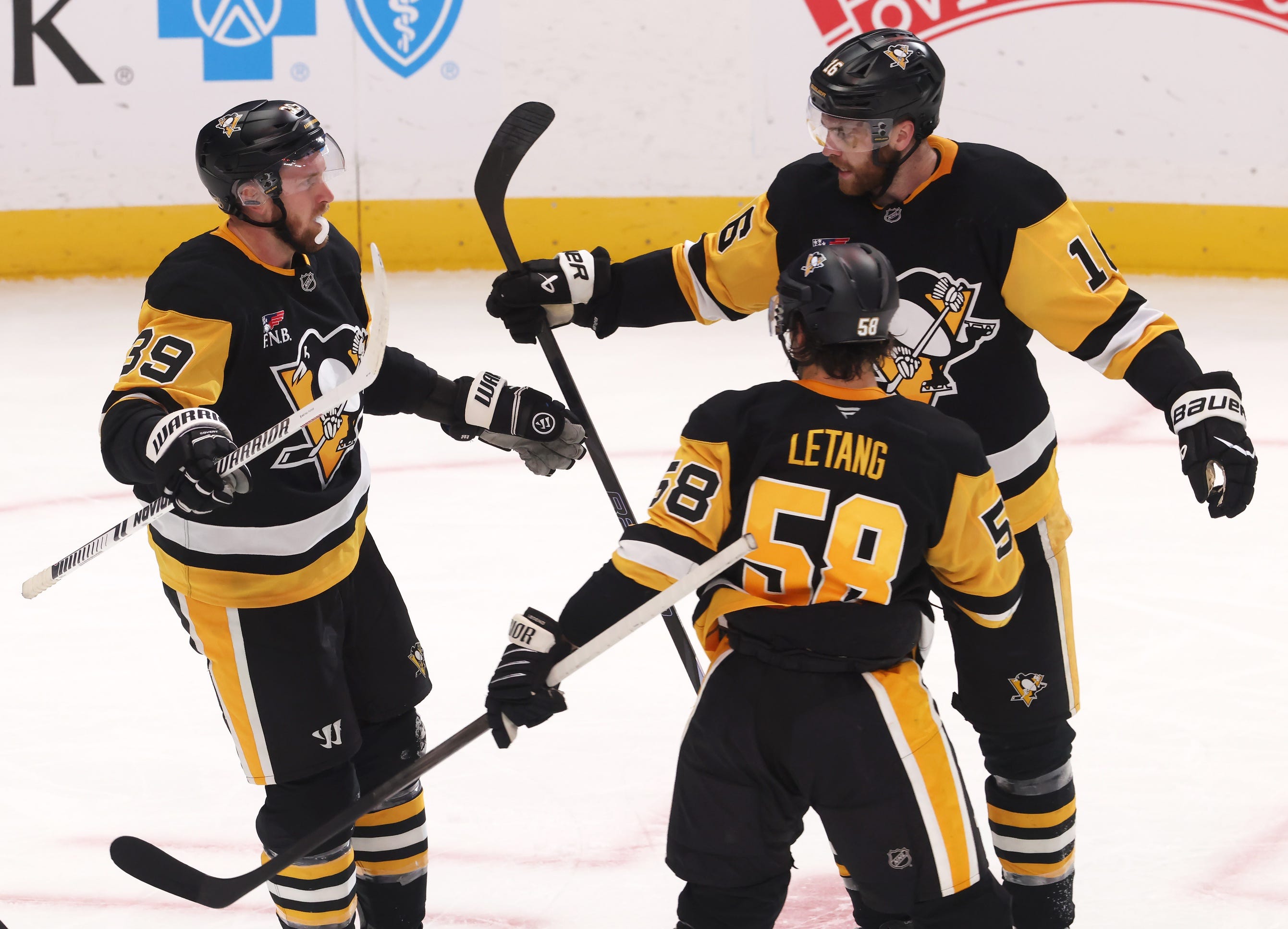 Kris Letang gets 600th assist