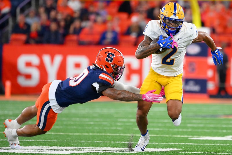 Kenny Johnson returning a kick against Syracuse