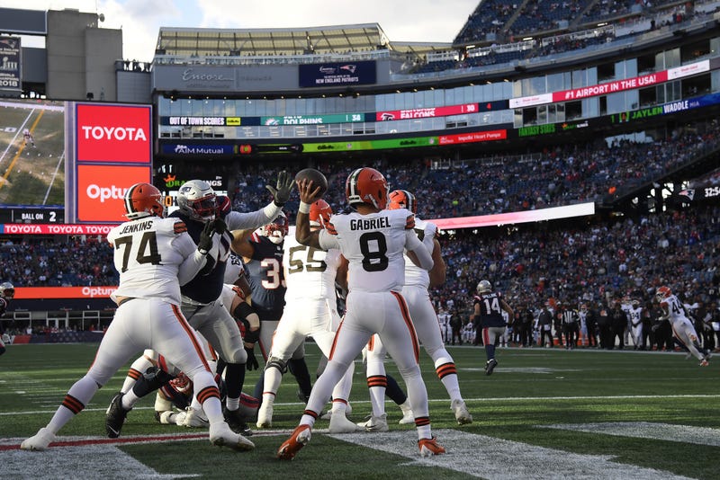 Oct 26, 2025; Foxborough, Massachusetts, USA; Cleveland Browns quarterback Dillon Gabriel (8) passes the ball during the fourth quarter against the New England Patriots at Gillette Stadium.