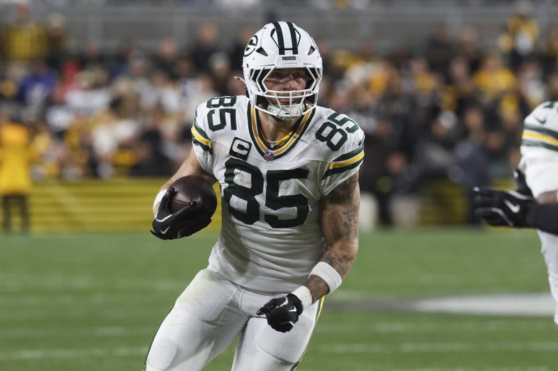 Oct 26, 2025; Pittsburgh, Pennsylvania, USA; Green Bay Packers tight end Tucker Kraft (85) runs after a catch for a touchdown against the Pittsburgh Steelers during the first quarter at Acrisure Stadium. Mandatory Credit: Charles LeClaire-Imagn Images