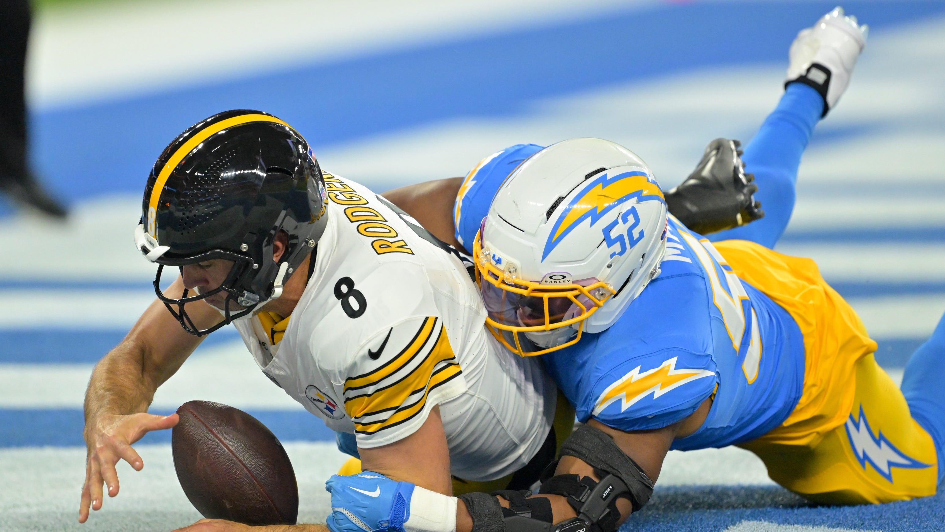 Chargers dominate Steelers offense in worst performance of season