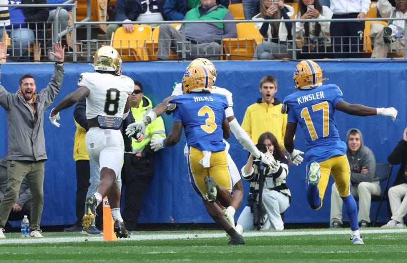 Notre Dame returns interception for TD