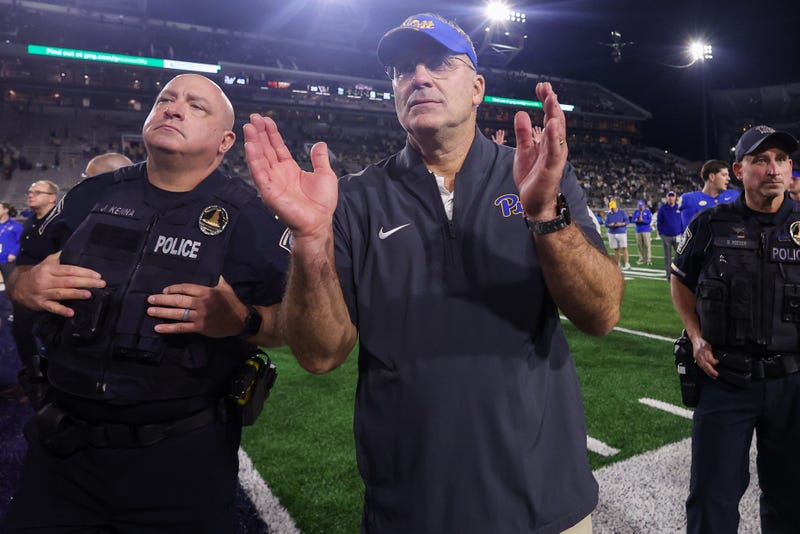 Pat Narduzzi clapping
