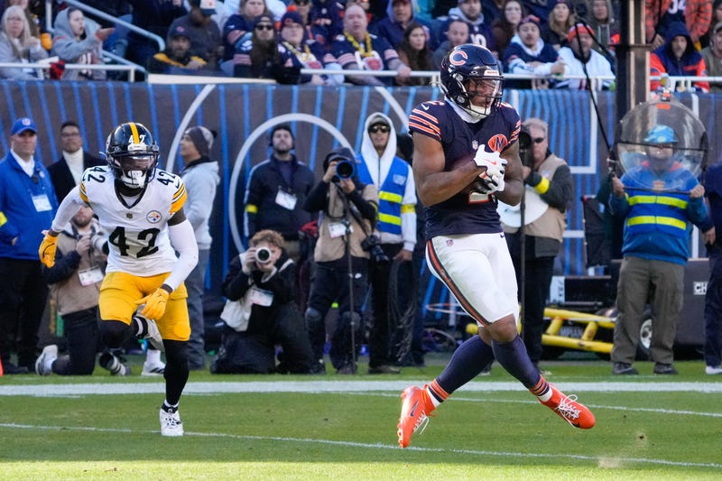 Bears receiver wide open for touchdown