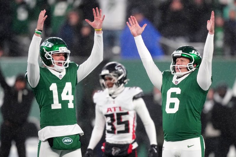 New York Jets place kicker Nick Folk (6) reacts after making the game winning field goal goal against the Atlanta Falcons during the second half at MetLife Stadium.