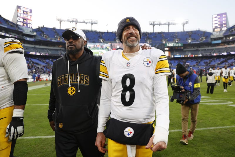 Mike Tomlin and Aaron Rodgers leaving the field