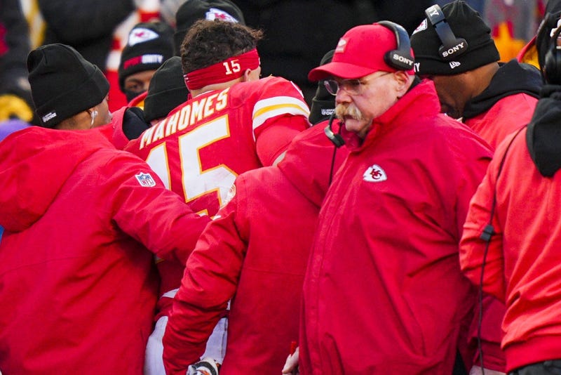 Patrick Mahomes leaving with injury with Andy Reid