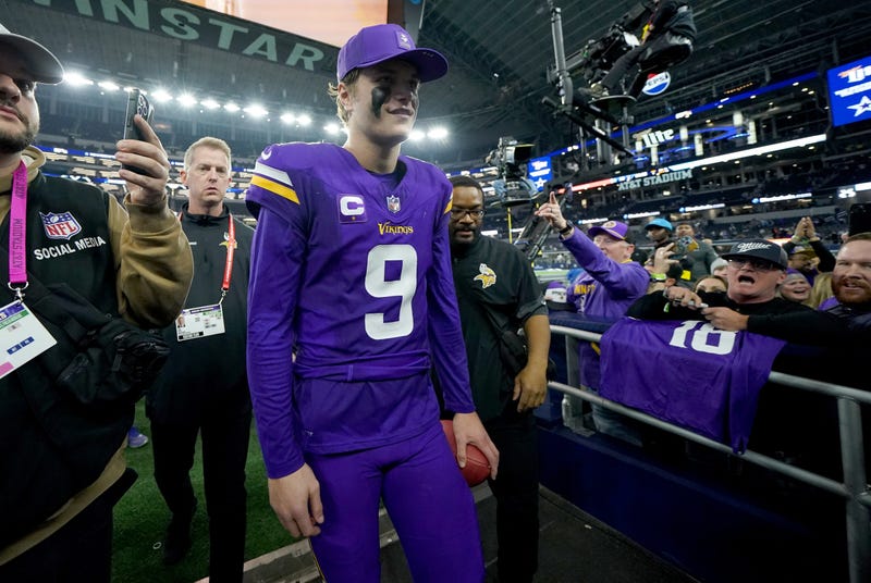 Minnesota Vikings quarterback J.J. McCarthy (9) leaves the field after a game against the Dallas Cowboys at AT&T Stadium. 