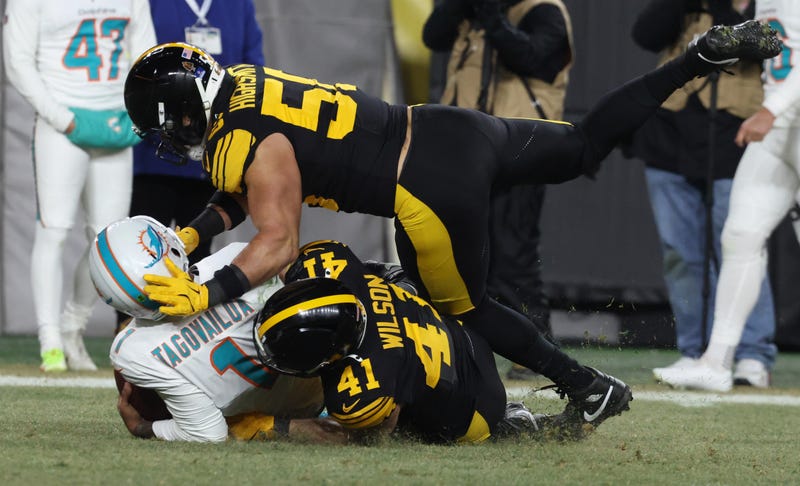 Payton Wilson sacks Tua