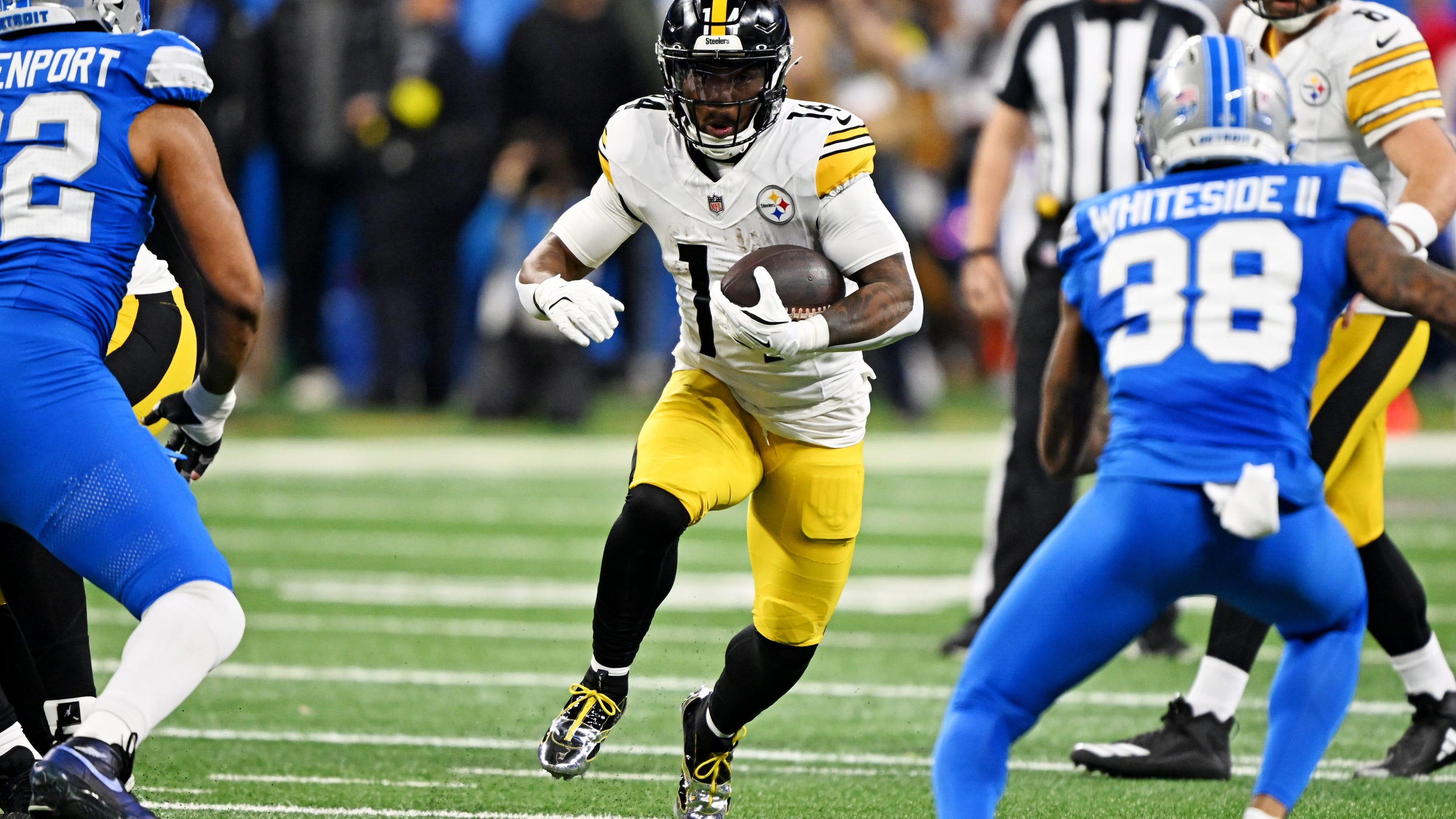 Amazing catch by Kenneth Gainwell sparks team